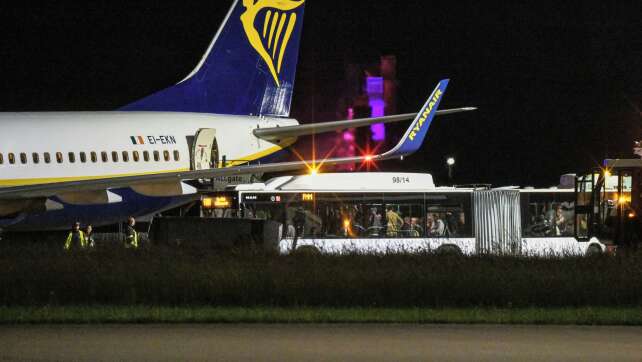 Unwetter: Verletzte im Flugzeug - Schäden im Süden