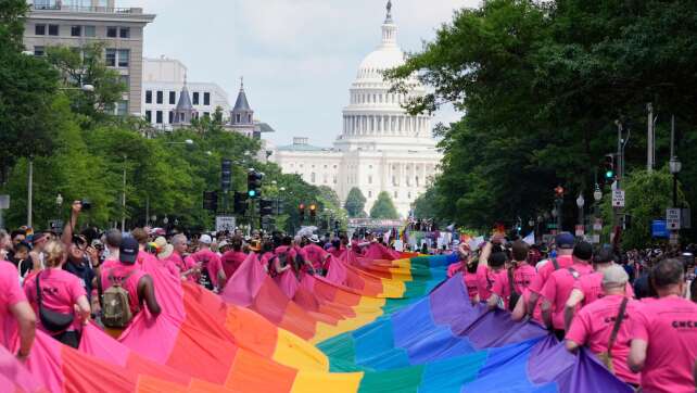 Tausende feiern bei Pride-Parade in Washington