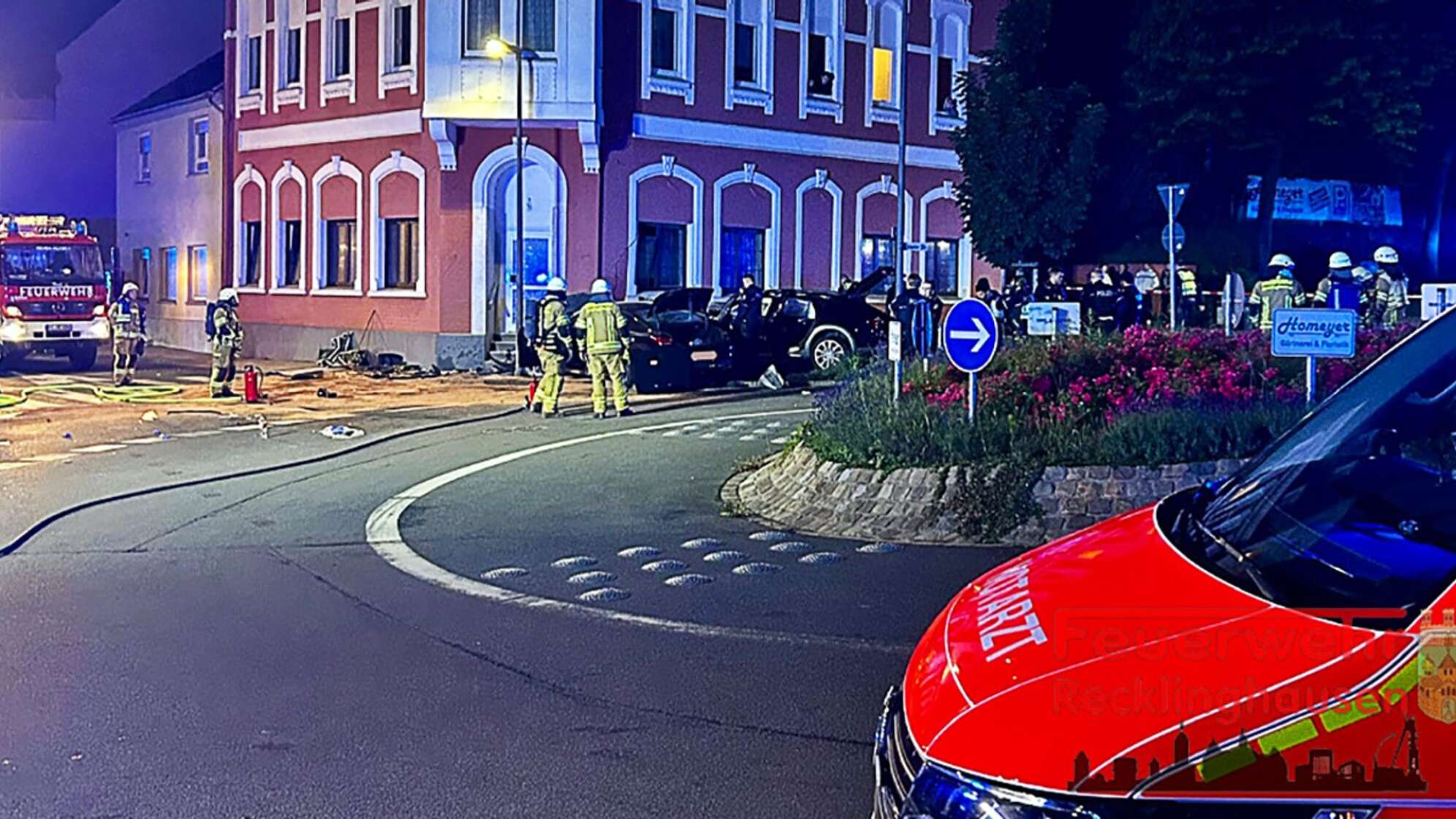 Autos prallen gegen Hauswand in Recklinghausen