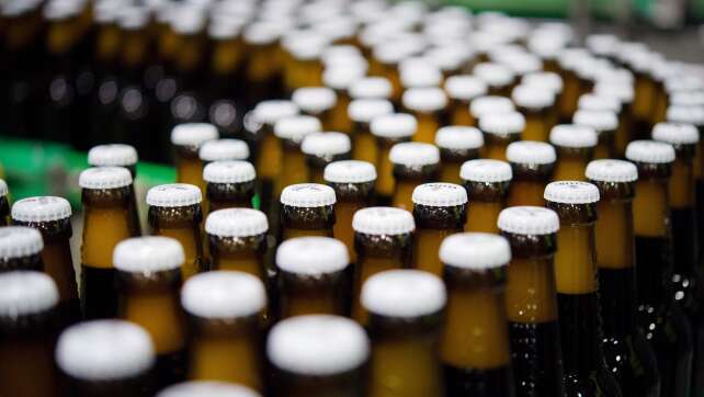 Große Brauer planen Bier-Preiserhöhungen