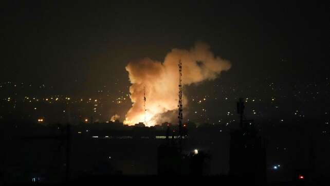 Israel greift Irans Atomanlagen an - Explosionen in Teheran
