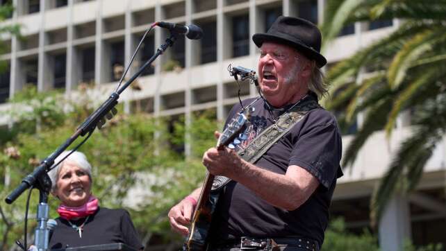 Folkrock-Musiker Neil Young bringt neues Album heraus
