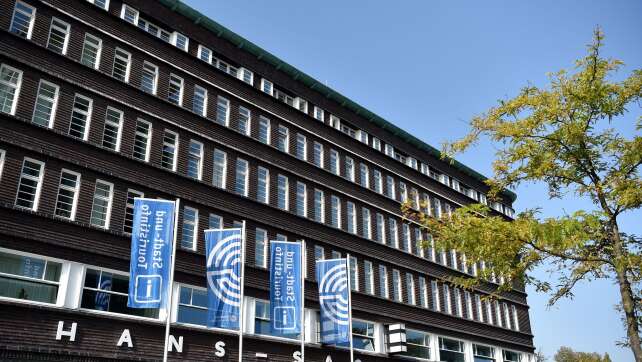 Stadt-Mitarbeiterin soll Geld auf ihr Konto überwiesen haben