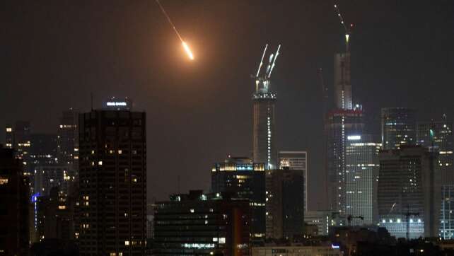 Raketen und Drohungen: Iran und Israel setzen Krieg fort