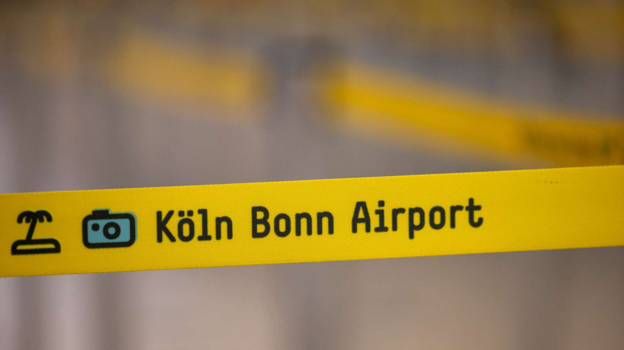 Tarifstreit - Warnstreik am Flughafen Köln/Bonn
