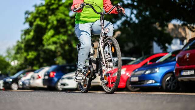 Warum in NRW immer wieder Straßenparkplätze wegfallen