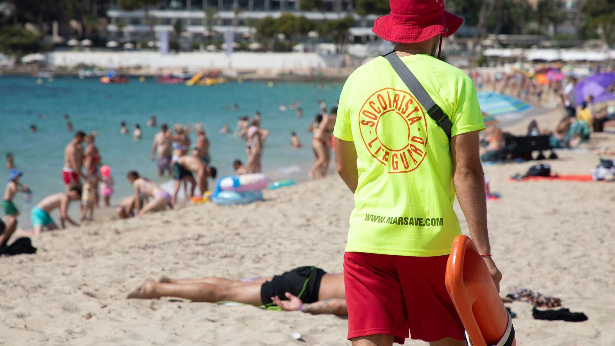Rettungsschwimmer am Strand von Magaluf auf Mallorca