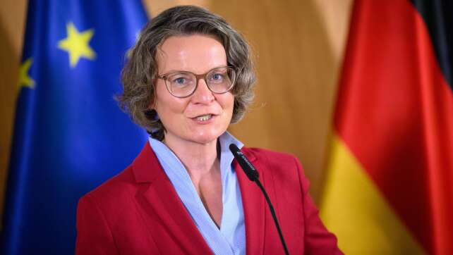 NRW-Bauministerin Scharrenbach an Krebs erkrankt