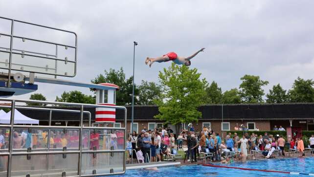 Freibad-Posse: Drei-Meter-Turm in Wiedenbrück wieder offen