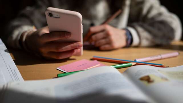 Mehrheit für Beschränkung privater Handynutzung an Schulen