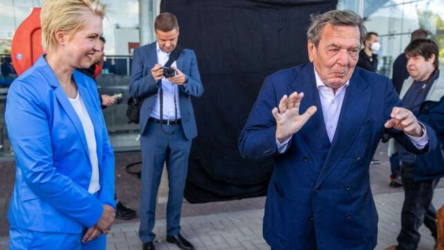 Ausschuss beharrt auf Schröder-Aussage - Anwalt empört