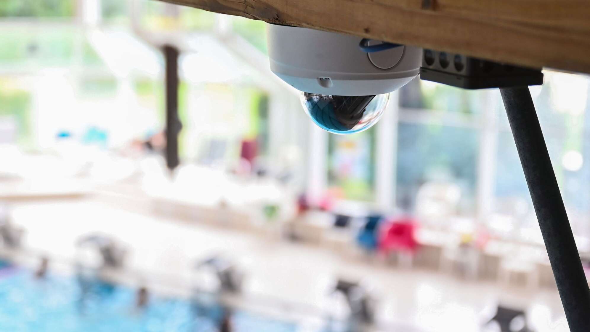 KI gestützte Überwachung im Schwimmbad