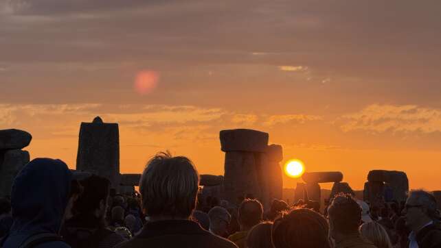 Magischer Moment: Tausende feiern Sonnenwende in Stonehenge