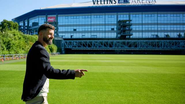 3.000 Fans dabei: Schalke-Training mit Autogramm-Marathon