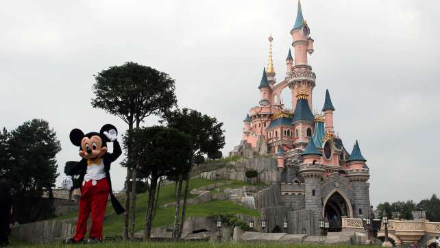 Ermittlung nach vorgetäuschter Kinderhochzeit in Disneyland