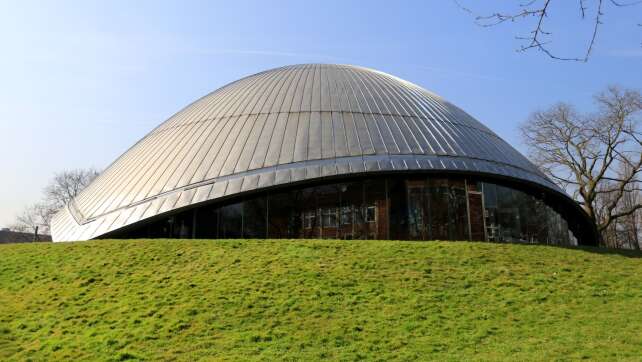 Musikalische Weltraumfahrt zum Jubiläum der Planetarien