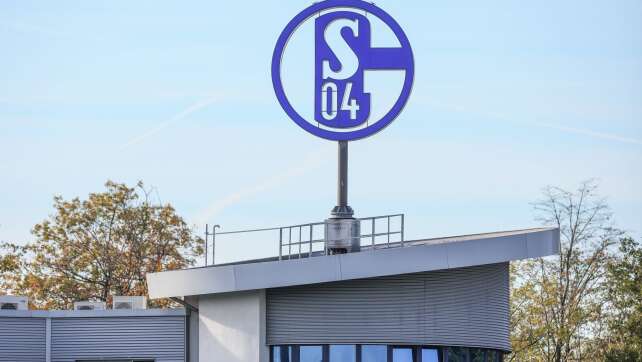 Schalke gibt Torwart-Talent einen Profivertrag