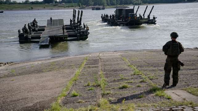 Große Militärübung am Rhein angelaufen