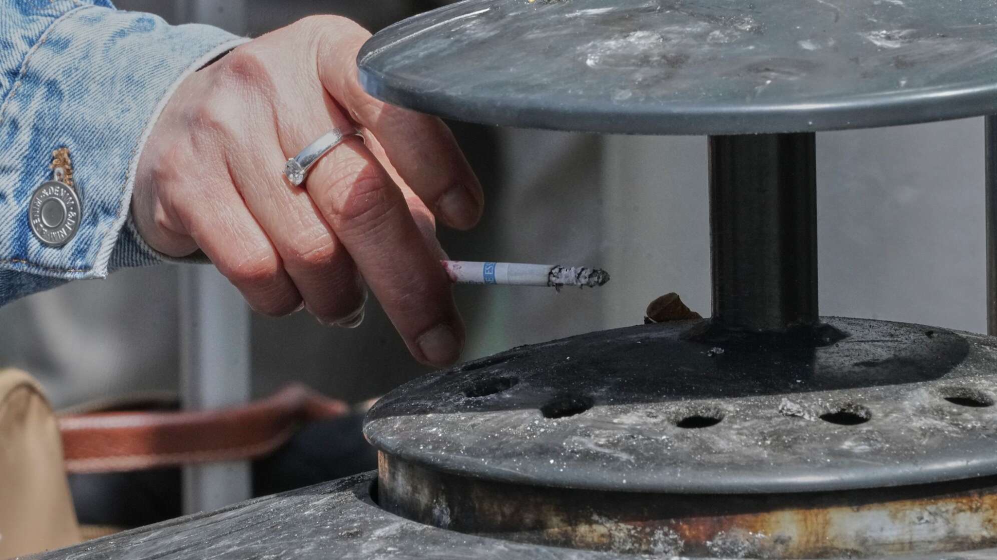 Frankreich verbietet teils Rauchen in öffentlichen Bereichen