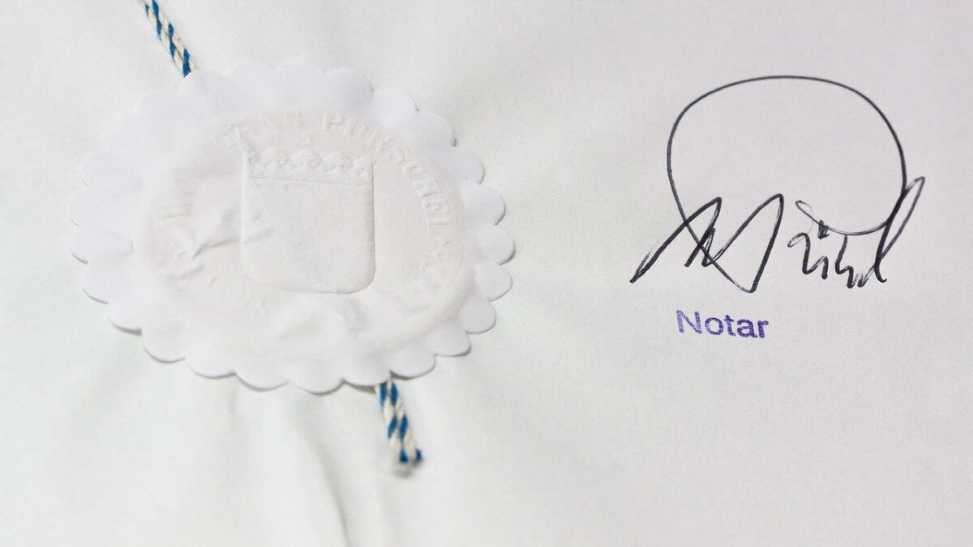 Notarsiegel und Unterschrift