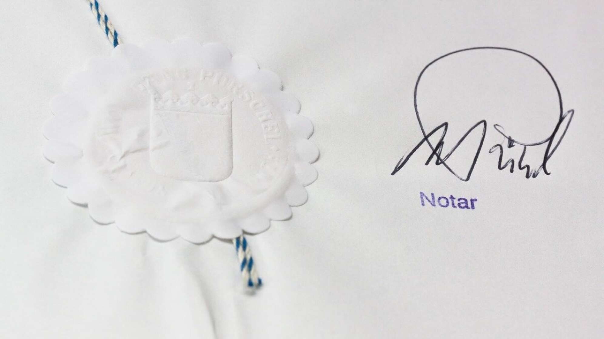 Notarsiegel und Unterschrift