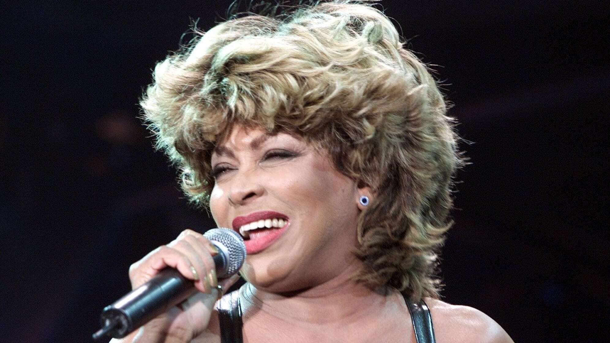 Tina Turner am Mikrofon