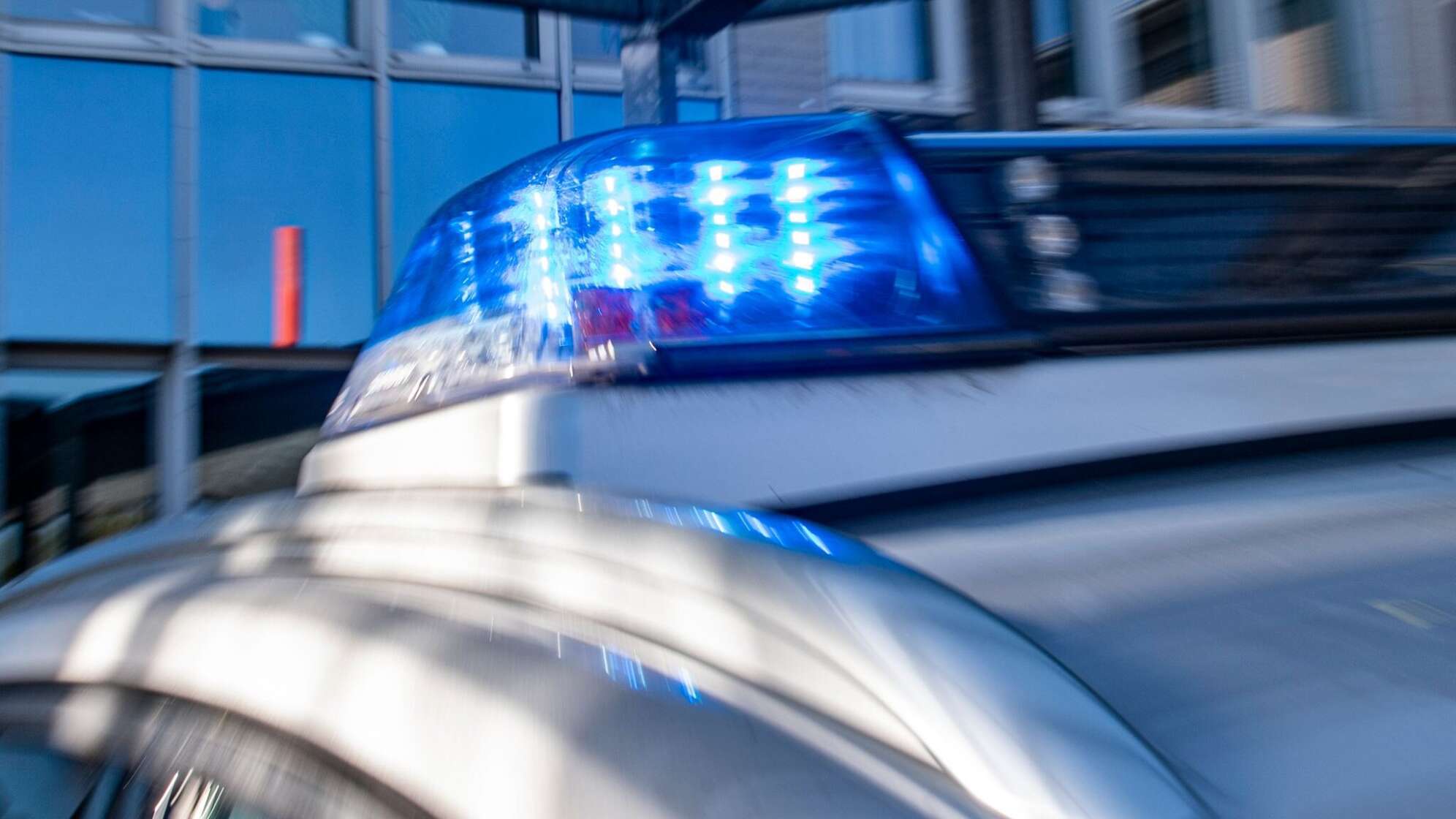 Blaulicht an einem Polizeiauto