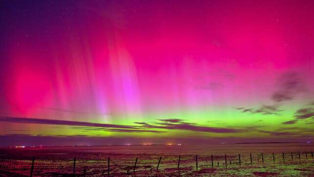 Polarlichter leuchten über Teilen Deutschlands