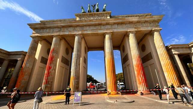 Reinigung des Brandenburger Tors wird teurer