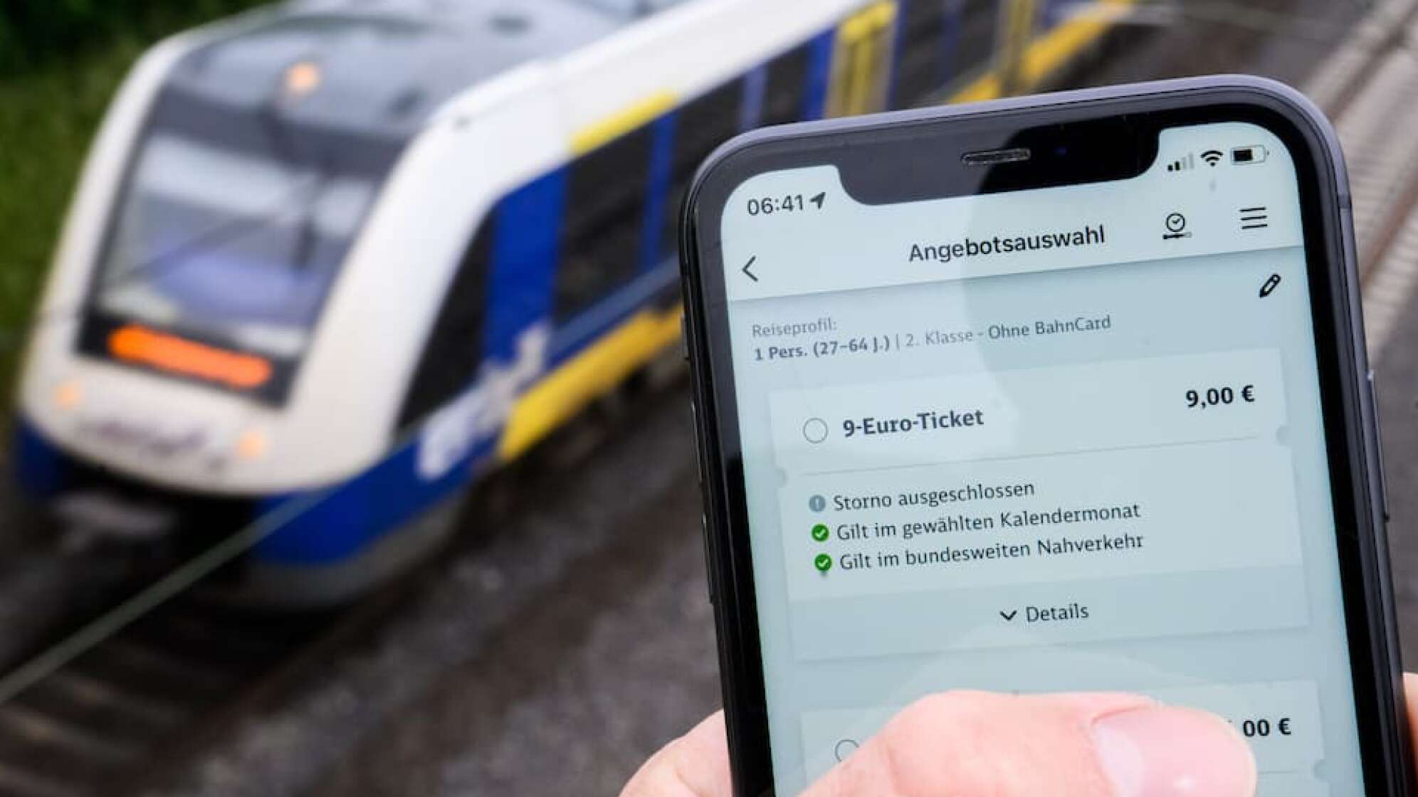 Digitales 9-Euro-Ticket auf dem Handy