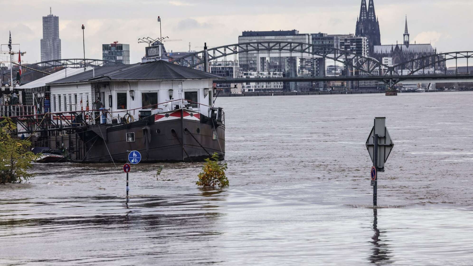 Hochwasser am Rhein in Köln