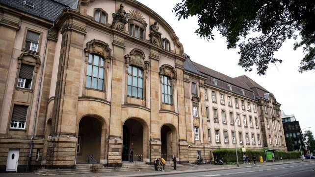 Schlafende Ehefrau mit Hammer erschlagen: Lebenslange Haft