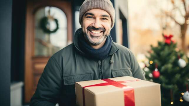 Weihnachtstrinkgeld: Diese Geschenke dürfen Postboten & Co. annehmen
