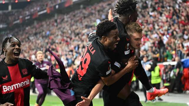 Zwei Elfer und ein Eigentor: Leverkusen nach 2:2 im Finale