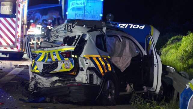 Lkw fährt in Unfallstelle: Fahrer eines Abschleppautos stirbt