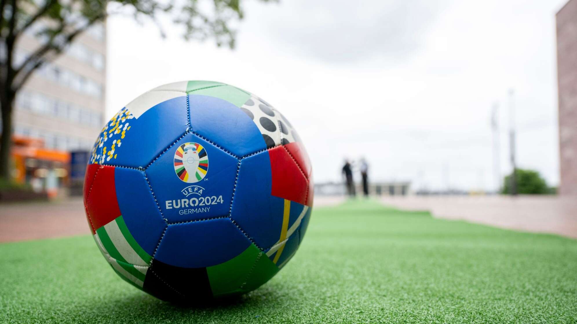 Grüner Teppich für die UEFA EURO 2024