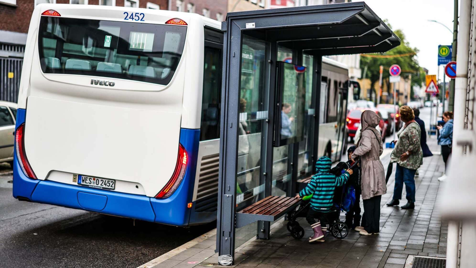 Kuriose Bushaltestelle am Duisburger Bismarckplatz