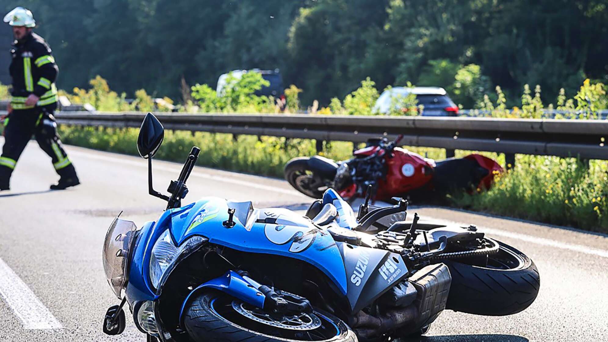 Verkehrsunfall in Motorradgruppe auf A45