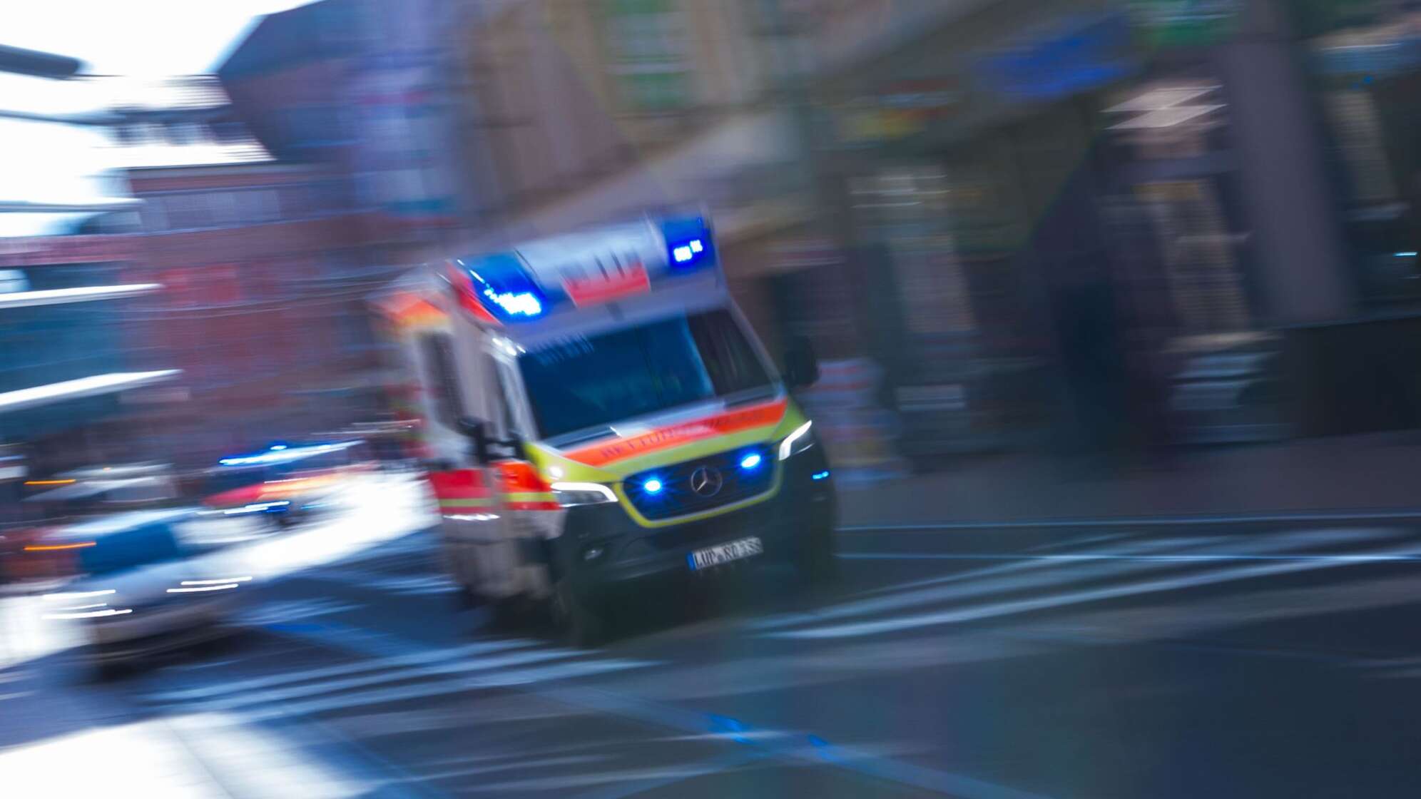 Notarzt im Blaulicht-Einsatz