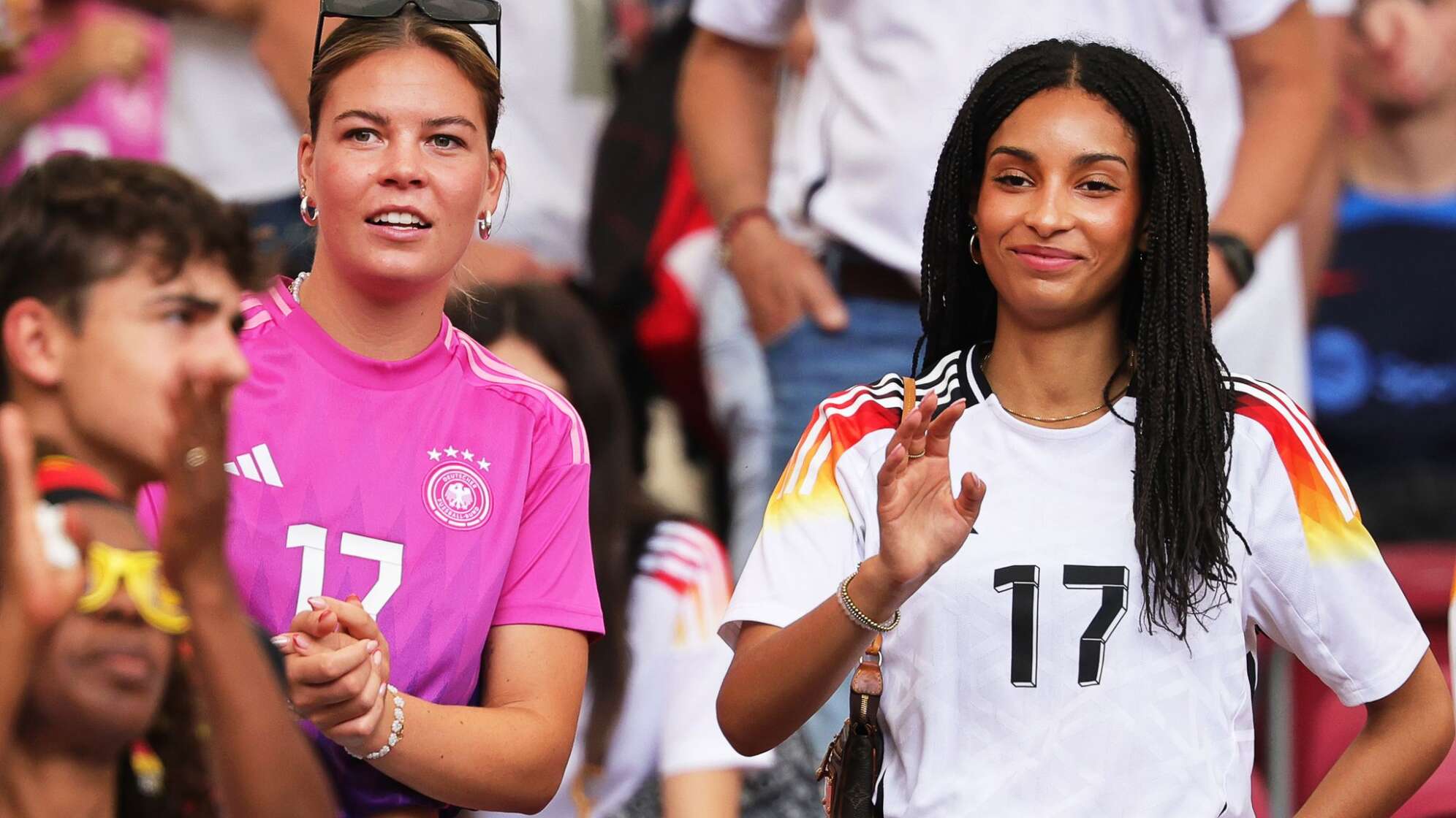 Juliane Wirtz (l.)