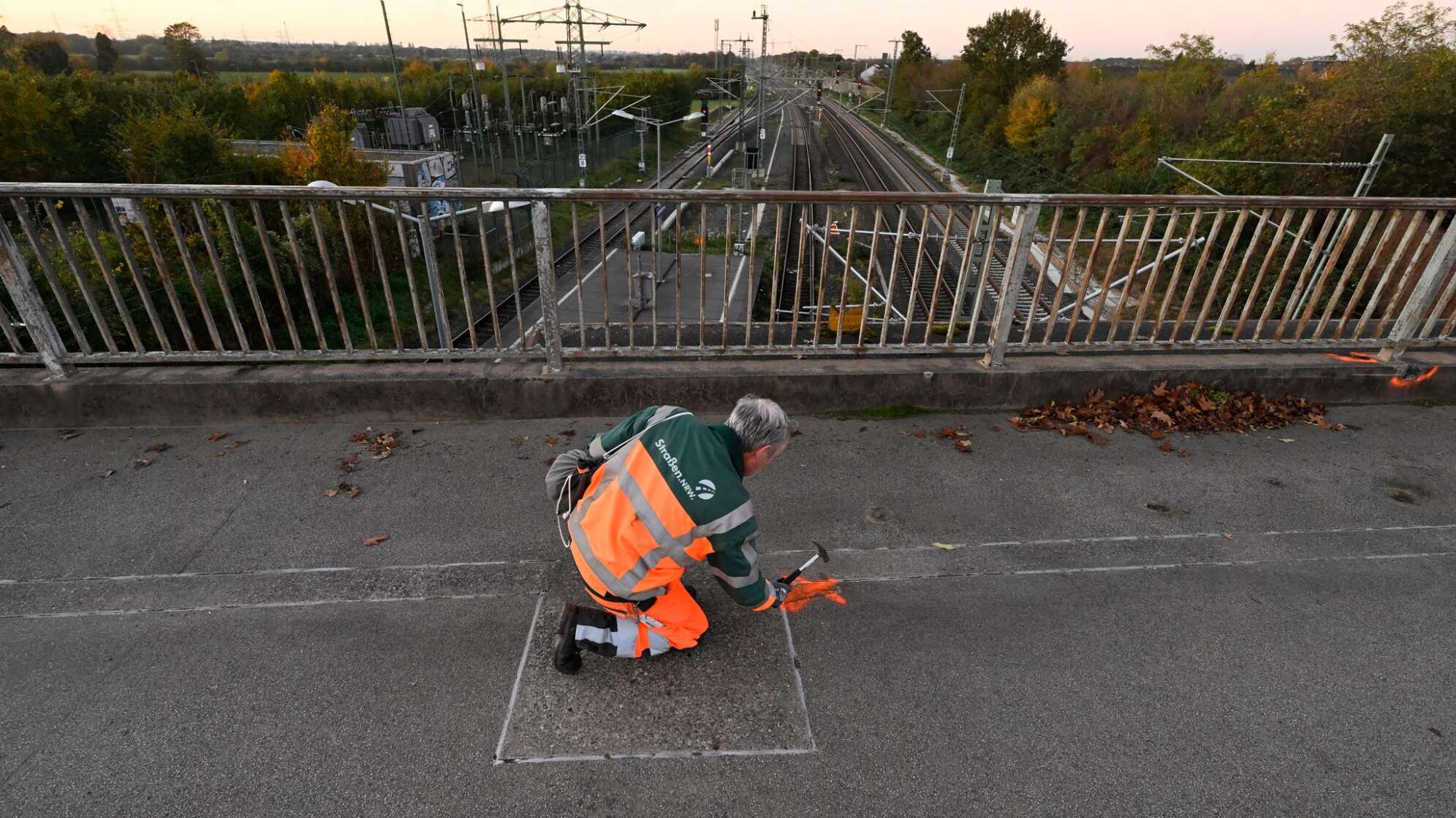 Schäden an Brücke in Langenfeld – Bahnverkehr betroffen