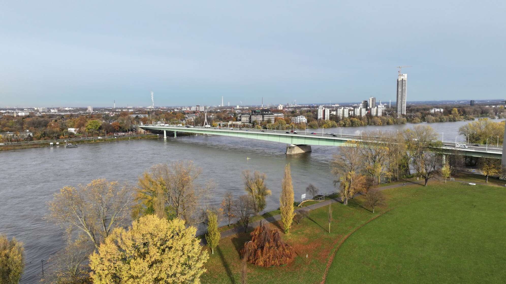 Köln - Zoobrücke und Rheinpark