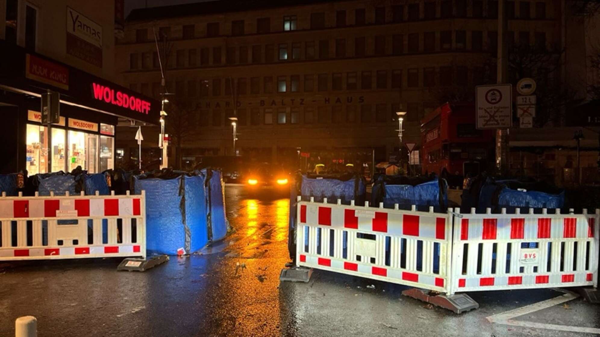Mobile Fahrzeugsperren am Bochumer Weihnachtsmarkt beschädigt