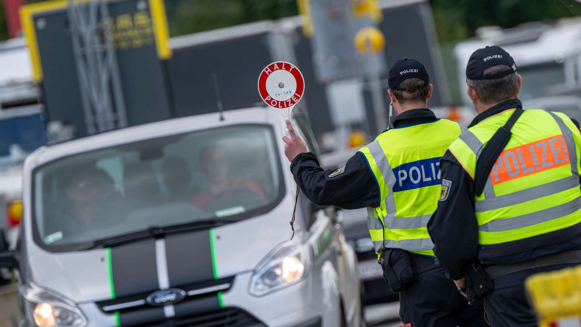 Mehrheit sieht Migrationspolitik der Regierung kritisch